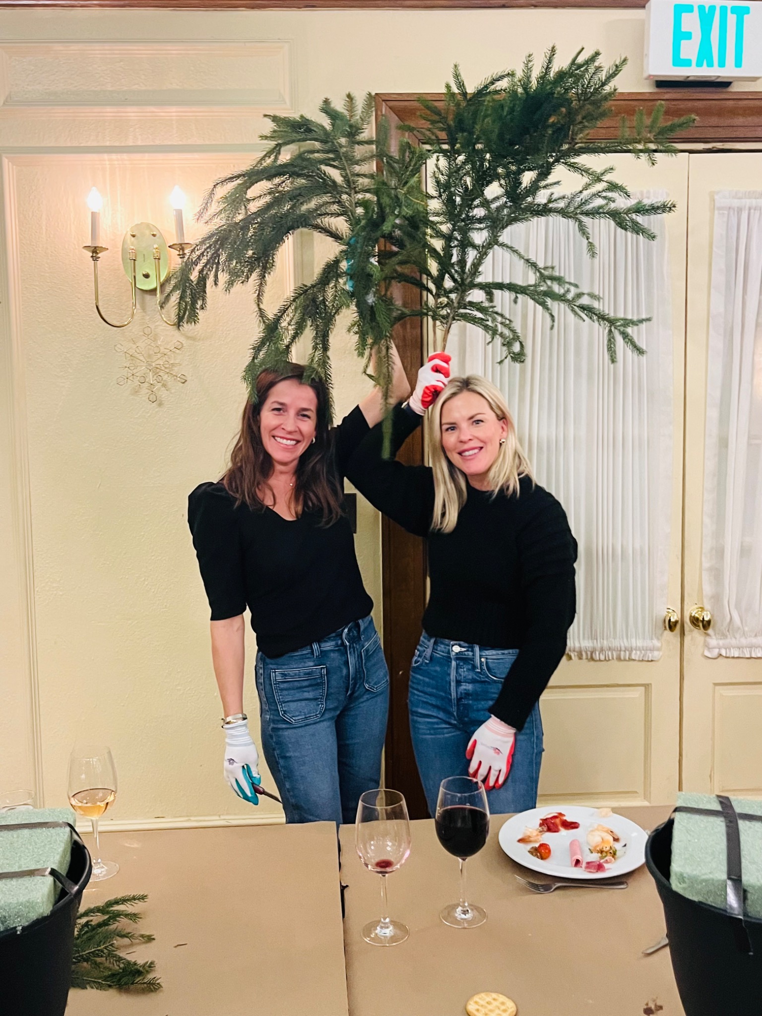 Two guests enjoying their holiday container workshop